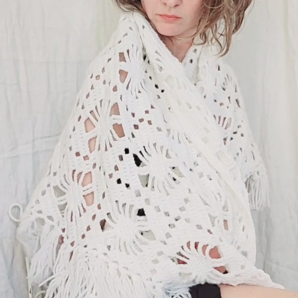 white cottagecore granny shawl, Vintage 1970 handmade fringe crochet shrug scarf - Picture 10 of 16